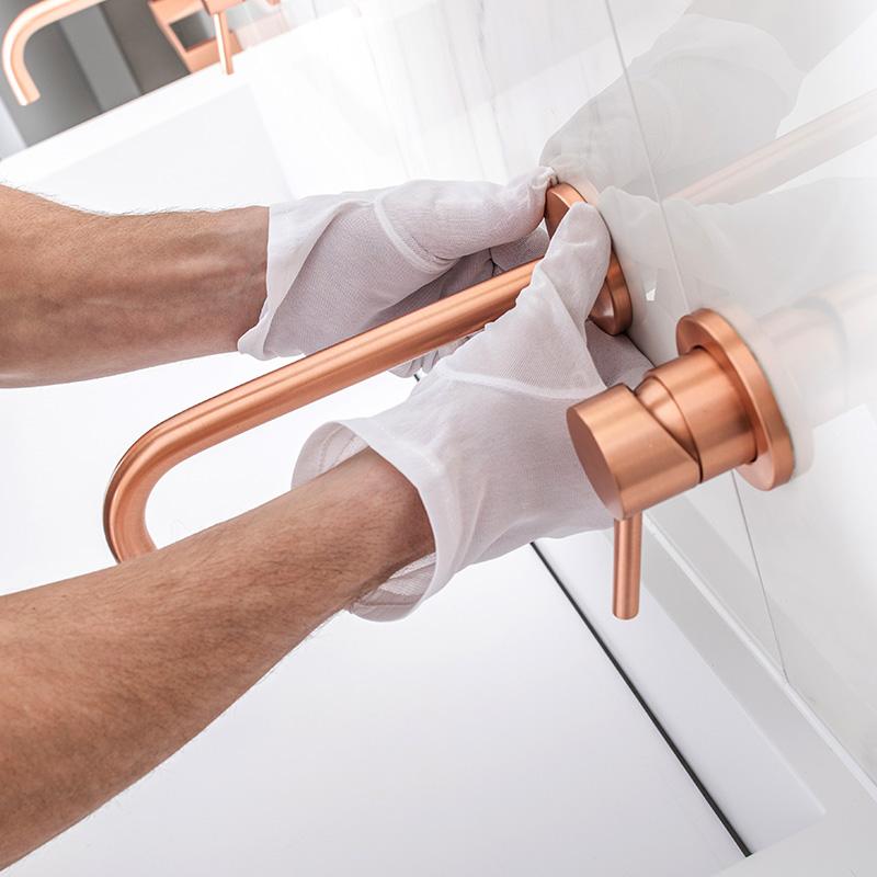 خدمات الطلاء وسباكة الحمامات من ديكوريوس